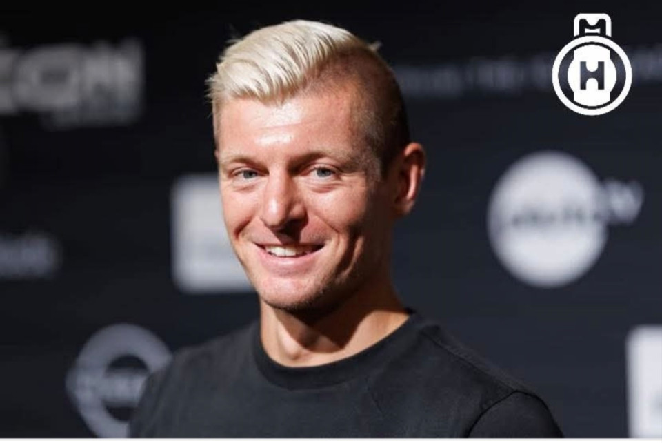 💬Toni Kroos: “Amikor 2-0-ra vezettünk a Barcelona ellen, azt hittem menni fog a játék, de olyan mintha a két gólos előny nem történt volna meg, a Barca csúnyán átment rajtunk mint egy úthenger. “Nem gondoltam volna hogy ez megtörténik ebben az évszázadban.”