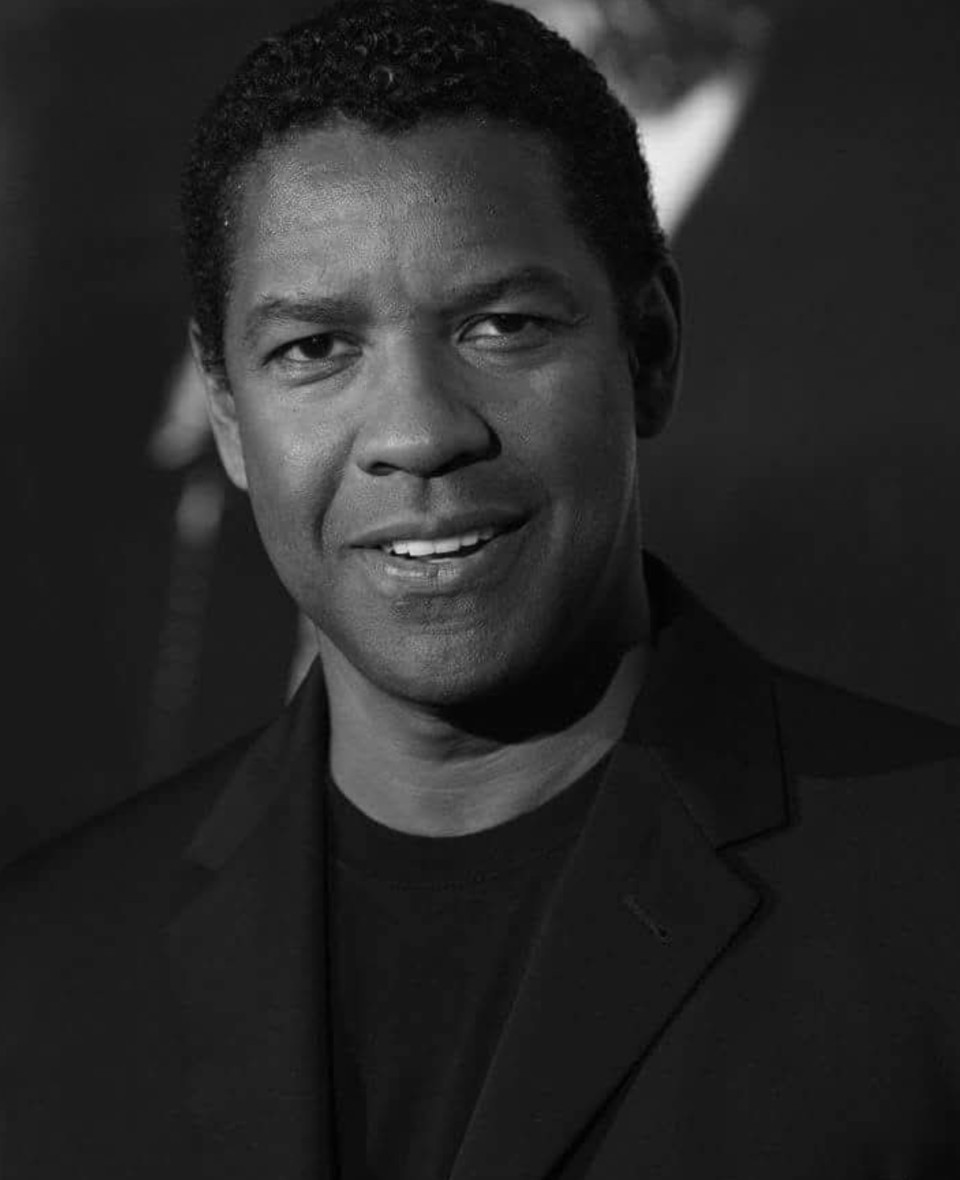 Denzel Washington egyszer azt mondta:„Soha ne hagyd, hogy felemésszen a kétségbeesés. Maradj nyugodt, még a legnehezebb pillanatokban is. Ez csupán egy próbatétel, hasonló ahhoz, amin minden nagy ember átesett előtted. A nagyság nem az érzelmi káoszból vagy a kétségbeesésből születik, hanem a fegyelemből és az erőből. Minden kihívás egy lehetőség a fejlődésre, a jellemed megerősítésére és arra, hogy megmutasd, ki is vagy valójában.
