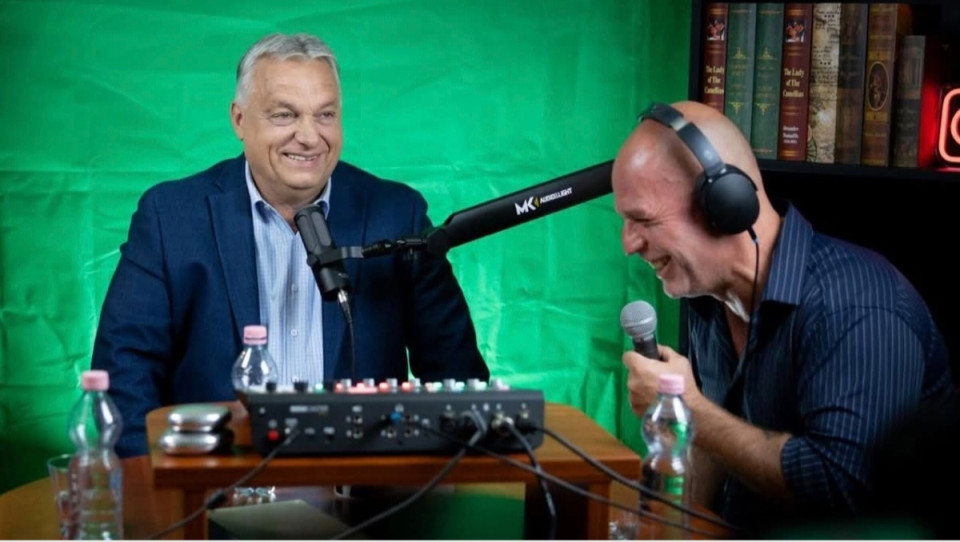 Juszt László írásaMostanában - mióta megijedt a közvéleménykutatási adatoktól - szófo…a lett Orbánnak. Már ott tart, hogyha meglát egy biztonsági kamerát, annak is nyilatkozik. De ez azt is jelenti, hogy egyre több hülyeséget mond.Dopmennek például elárulta, hogy “valóban van korrupció, de az nem vészes, mert Európa középmezőnyében vagyunk”. Én ezt is vészesnek tartanám, de a valóságnak a közelben sincsen, amit állít. De a felkészületlen kérdező, s a naív hívők ezt a maszlagot is beveszik.Ugyanis 3. éve állunk az európai korrupciós lista utolsó helyén, a Transparency International adatai alapján:Legtisztább országok (magas pontszámok)Dánia – 90 pont Finnország – 88 pont Luxemburg – 81Norvégia – 81 pont Svédország – 80 pontNémetország – 75 pont, de csökkenő tendencia jellemzi Franciaország – 67 pont, ezzel szintén visszaesést mutat KözépmezőnyLitvánia – 63 pont, ezzel az EU-ban a 12. helyen áll Horvátország – 47 pontLeggyengébben teljesítő EU-s országokRománia – 46 pontBulgária – 43 pont Magyarország – 41 ponttal az utolsó helyen, s ezzel az EU legkorruptabb országának számít.Miért áll oda kérdezni, aki csak nyalni akar? MIért?... Mi oka lehet rá?
