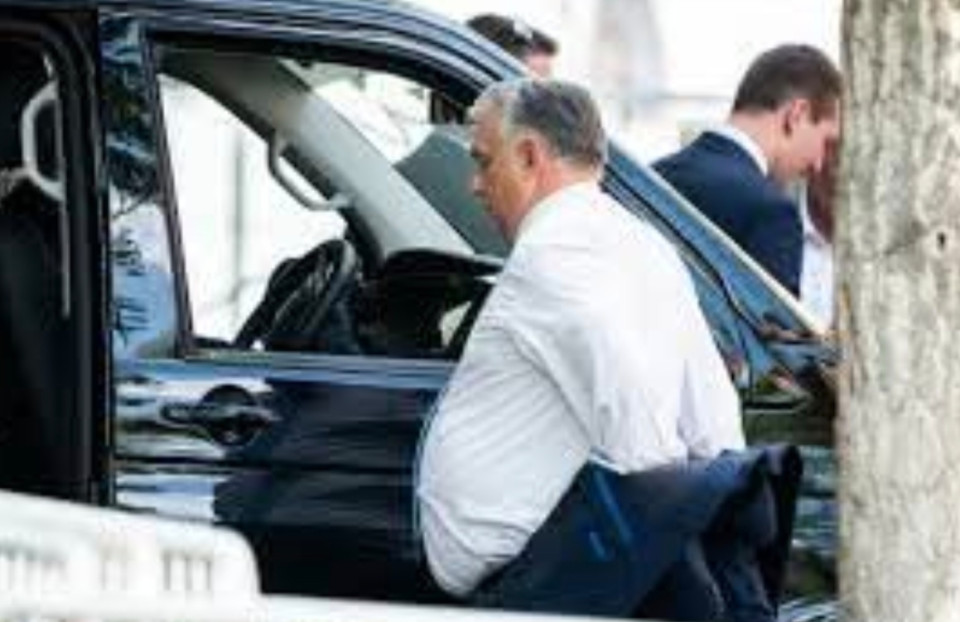 Juszt László írása„1.6 millió visszaküldött konzultációs kérdőív.  Ennyien mondták el véleményüket a háborús adóemelési tervekről”- írta ki vasárnap délelőtt Facebook-oldalára Orbán, majd így folytatta:„Ezt viszem magammal jövő héten Brüsszelbe, ahol hangot adok a csendes többség véleményének. Remélem, a honvédség nem számol fel a túlsúlyért semmit.” (Melyik túlsúlyért?)A KSH szerint 2025. január 1-jén Magyarország lakossága:  9 539 502 fő volt.  2025 első tíz hónapjában a népesség további csökkenést mutatott, és előzetes adatok alapján a lakosság száma 9,5 millió fő alá esett. Ha Orbán 1,6 millió visszaküldött konzultációs ívet hazudott, akkor az nem lehet több 1 milliónál. Így viszont a kérdés, hogy mi van a 8 538 502 ember véleményével?Mitől többség az 1 millió, a 8 539 502-höz képest?De az sem derült ki, hogy a visszaküldöttek között mennyi az “anyázás”? Vagy mennyi a pornograf rajzokkal díszített?Arról meg szó sem essék, hogy egy olyan irományról kértek véleményt, ami nincs is!