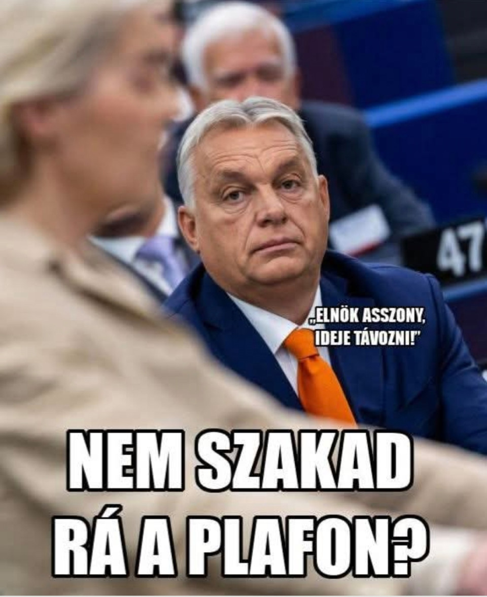 Fekete-Győr András írásaMiniszterelnök úr, vannak témák, melyek kapcsán egy politikusnak illene mélyen hallgatnia. Ahol nincs helye vádaskodásnak és másra mutogatásnak, csak a mély szégyennek és bocsánatkérésnek.A koronavírus-járvány tragédiája egy ilyen téma.Ehelyett mit látunk öntől? Hogy épp próbálja megbuktatni az Európai Bizottság elnökét, a vakcinabeszerzések körüli korrupciós aggályokra hivatkozva.Ez a pofátlanság netovábbja. Ismeri a mondást: más szemében a szálkát, a sajátjában a gerendát sem? Emlékeztesse már a magyarokat: bocsánatot kért valaha attól a több tízezer magyar családtól, akik belerokkantak a szeretteik elvesztesébe az ön kormányának hozzá nem értése és korrupciója miatt?Állt már valaha kamerák elé, hogy vállalja a felelősséget a világelső halálozási adatokért, és számot adjon mindazokról az elveszett magyar életekről, amiket egy hozzáértő kormányzás megmenthetett volna?Volt akár csak egyetlen álmatlan éjszakája a tönkretett magyar családok miatt? Vagy csupán az kötötte le, hogy a járványt kihasználva, a rendkívüli jogrend árnyékában betonozza be a saját hatalmát?Emlékeztessen már minket, adott bármi elfogadható magyarázatot arra, hogy miközben magyar vállalkozók tízezreit hagyták az út szélén érdemi segítség nélkül, a kiváltságos haveri kör kaszinói és szállodái zavartalanul működhettek, sőt, milliárdos állami támogatásokat kaptak?Elszámolt-e már azzal a több ezer, raktárban rohadó lélegeztetőgéppel, melyek egyetlen magyar életet sem mentettek meg, cserébe közpénzek százmilliárdjait emésztették fel, a szerződéseiket pedig a mai napig nem hozták nyilvánosságra? Megosztotta már a magyarokkal, pontosan kik és mennyit kerestek a magyar emberek tragédiáján a kínai vakcinák titkosított szerződései révén?Mielőtt félreértés esne, miniszterelnök úr: nem Ursula von der Leyent védem. Egyetértek azzal, hogy az európai polgároknak joguk van a teljes átláthatósághoz az uniós vezetőik részéről. Csakhogy súlyos különbség van egy vizsgálatra szoruló ügy és egy olyan országos korrupciós hálózat között, amely az ön irányításával épült ki Európa szívében, és módszeresen fosztja ki a hazánkat.Miniszterelnök úr: ön az utolsó ember Európában, akinek erkölcsi alapja lehet bárkit kérdőre vonni a járvánnyal kapcsolatos korrupciós ügyek miatt. Amíg nem ad válaszokat a fenti kérdésekre, amíg nem néz szembe a saját felelősségével, addig egyetlen dolga lehet: mélyen szégyenkezni és hallgatni.