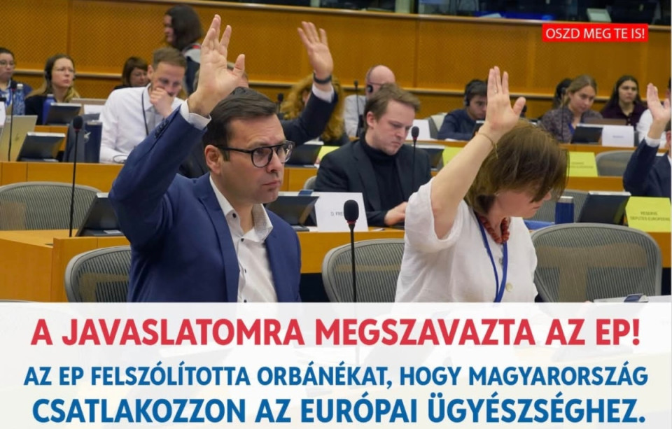 A mai napon megszavaztuk a javaslatomat: az Európai Parlament felszólítja a magyar kormányt, hogy csatlakozzon az Európai Ügyészséghez!Mert elég volt az orbáni lopásból! Az Európai Ügyészség azon dolgozik, hogy megállítsa az uniós pénzek ellopását. Az egész EU-ban már csak egyetlen kormány van, amelyik nem hajlandó ehhez csatlakozni: Orbáné.Nem véletlenül.Mert ők pontosan tudják, hogy ha csatlakoznánk, másnap vinnék őket, és felelősségre vonnák vejestől, haverostól, pereputtyostól.Mert az Unióban már nincs Polt Péter, nincs kézivezérelt ügyészség, nincs fideszes kiskapu – ott a tolvaj felel, nem pedig gazdagszik.Egy tisztességes kormány nem fél az igazságtól. Egy bűnszervezet viszont retteg tőle.Ezért nemet mondanak újra és újra a csatlakozásra. Ezért zárják be a kapukat. Mert az Európai Ügyészség számukra nem csak egy intézmény – hanem a lebukás kapuja.Ezért mondjuk mi mindenhol, minden fórumon, minden nyelven:csatlakozniuk kell! Mert ez már nem csak magyar ügy – ez az egész EU ügye.
