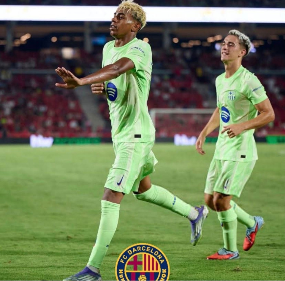 🎙️ Arsène Wenger:„Amit ma a Barcelonától láttunk, az a futball eleganciája volt minden értelemben. ✨⚽️ A 3–0-s győzelem az első La Liga-meccsükön egyértelmű üzenetet küld: ez a csapat felkészült, szervezett, és tiszta taktikai elképzeléssel rendelkezik. 📋🔵🔴Yamal? 🌟 Egy igazi sztár a 10-es mezben! 🔟 Ritka képességgel vitte a vállán ennek a meznek a terhét. 🎯 A pályalátása, a döntő passzai és az intelligens mozgása mind emlékeztetnek minket arra, miért tartják őt a futball jövőjének. 🚀 Ma bebizonyította, hogy nemcsak egy ígéretes tehetség, hanem egy igazi vezér, aki képes a csapat terheit is cipelni. 💪🔥Amikor a Barcelona így játszik, ekkora összhangban, nagyon nehéz őket megállítani. 🛡️⚡️ A támadósor gyors volt, a védelem szervezett, a középpálya pedig egy mestermű! 🎨⚽️ Ez az eredmény önbizalmat és állóképességet ad a csapatnak a szezonra. 📈🏆De ne feledjük: a La Liga egy hosszú maraton. 🏃‍♂️⏳ A mai nap egy nagyszerű első lépés volt, de a legfontosabb a folytonosság. 🔑 Ha viszont Yamal ezen a szinten folytatja, könnyen lehet, hogy a 10-es legenda igazi örökösét látjuk benne!” 👑🔟
