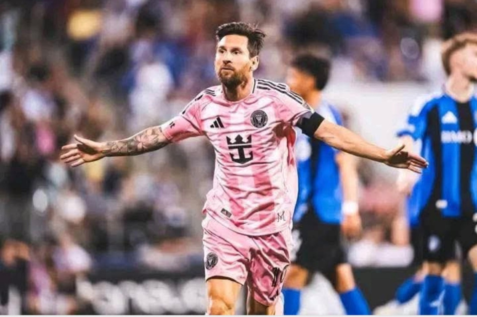 🚨🚨| Lionel Messi lett az első futballista a történelemben, aki 100 gólt szerzett a tizenhatoson kívülről (szabadrúgások nélkül, csak játék közben).Emellett az argentin lett az MLS történetének első játékosa, aki 4 egymást követő mérkőzésen 2 vagy több gólt szerzett a bajnokságban.870 gól a karrierje során! ⚽️