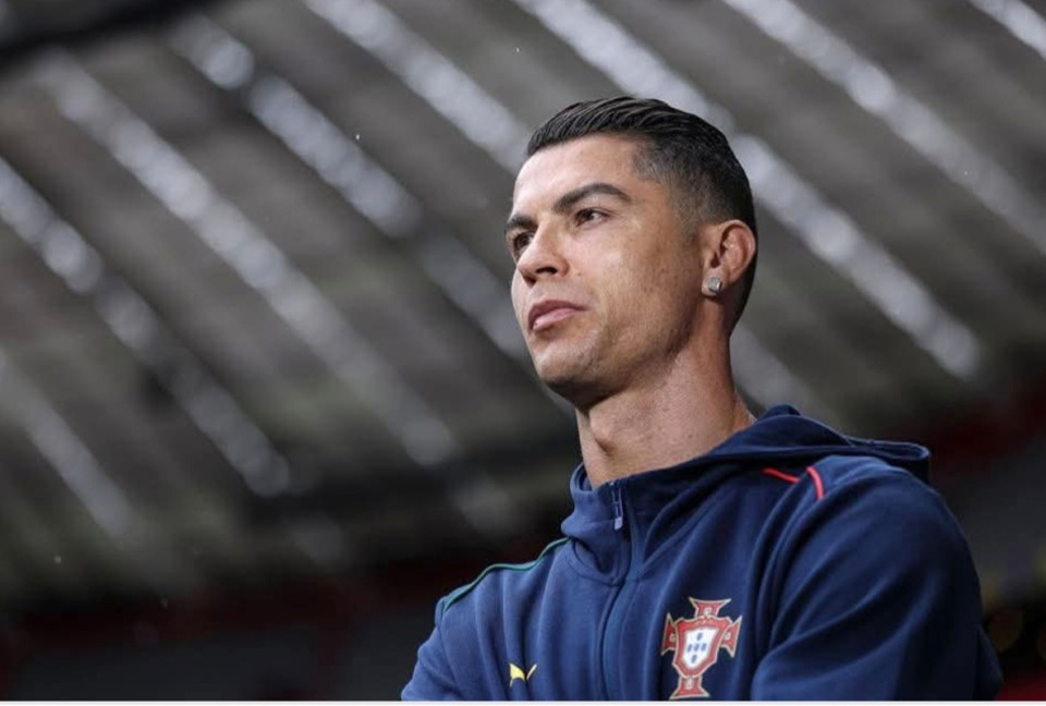🔥Cristiano Ronaldo: "Lamine Yamal? Igen, őszintén szólva, a fiú elképesztő dolgokat csinál - igazán elképesztő.”🔥”Egy olyan klubban van, ami sokat segít neki, és a válogatottnál is, amelyik támogatja őt.”👉”Nagyon alkalmas környezetben van, hogy megmutassa képességeit – és ezek nagyon-nagyon nagy képességek.”👉”De amit őszintén kérek, hogy a fiú békében nőhessen fel. Ne gyakorolj rá ekkora nyomást.”🔥”Mert a foci érdekében, és hogy ilyen tehetséget élvezhessünk hosszú évekig,engedni kell, hogy a maga módján nőjön - nyugodtan növekedjen.”🔥”Es remélem, hogy még sok-sok éven át élvezhetjük őt. Ezért ismétlem: enyhíts a nyomáson és hagyd békén.”👉”És hiszem, hogy valamilyen módon segíthetsz ebben - azzal, hogy egyszerűen hagyod őt élni. Mert a tehetség... ez olyan valami, ami biztosan nem hiányzik belőle. "
