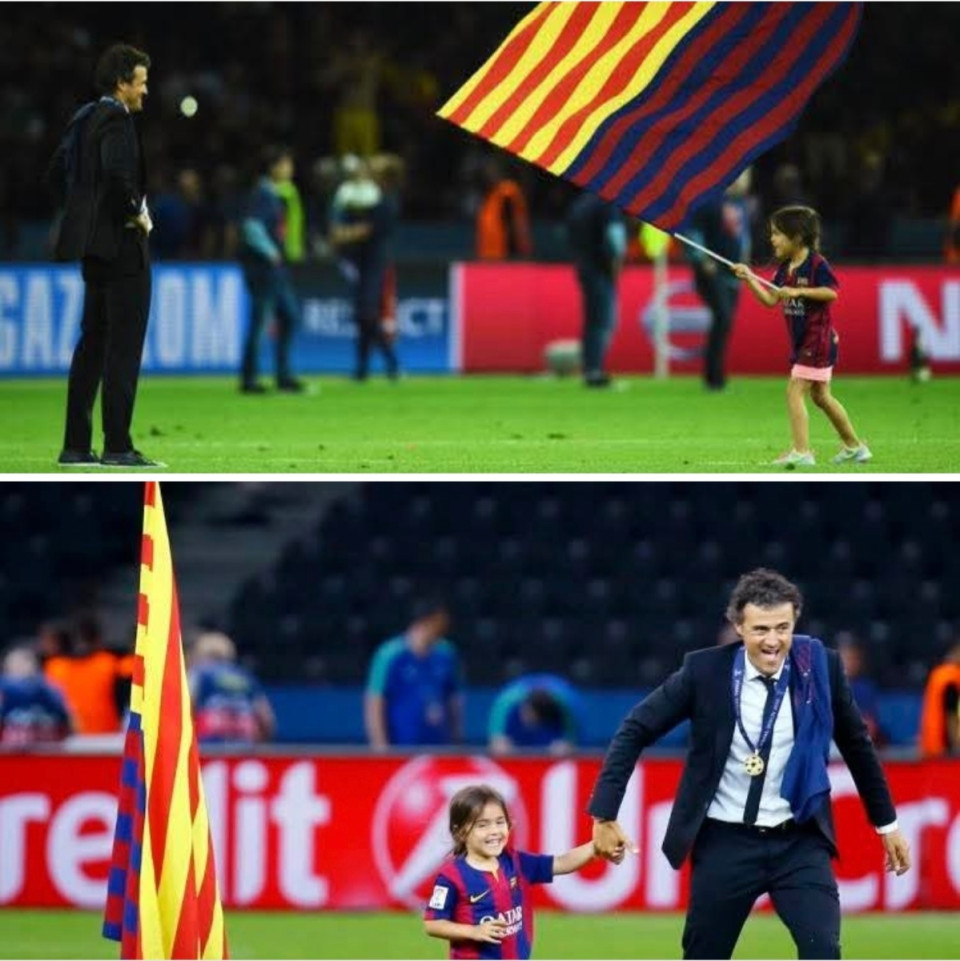 “Emlékszem egy hihetetlen fotóra a lányommal, miután megnyertük a Bajnokok Ligáját, amint egy Barça-zászlót helyezünk a pályára. Bárcsak én is megtehetném ugyanezt a PSG-vel. Fizikailag nem lesz ott, de lelkileg igen, és ez nagyon fontos számomra.”-mondta a mai BL-döntő előtt Luis Enrique a PSG edzője 2015-ben Luis Enrique a kislányával együtt szúrta le a Barcelona-zászlót a berlini gyepre – a BL-győzelem után. Ma este, ugyanaz az ember – másik csapattal, másik történettel – a PSG zászlaját tűzi le Münchenben. De valaki nagyon hiányzik mellőle… 💔