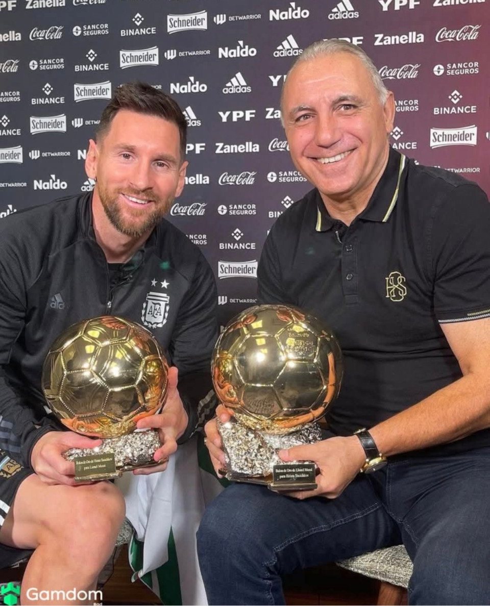 "Pelé egy mítosz, Maradona egy mítosz, Cruyff egy mítosz, és Beckenbauer is egy mítosz, nyugodjanak békében. De ma kétségtelenül a legnagyobb mítosz, amit valaha láttam, Leo Messi" - fogalmazott Hriszto Sztoicskov, a Barcelona egykori Aranylabdás klasszisa.