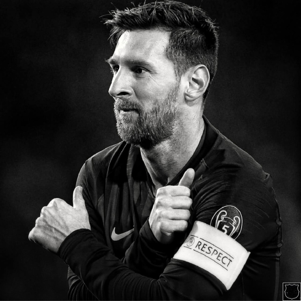 🚨| KÖZELEDIK MESSI BÚCSÚMECCSE! 🐐🎉A Barcelona kitűzte Lionel Messi hivatalos búcsúmérkőzésének időpontját: az eseményre akkor kerül sor, amikor a Spotify Camp Nou ismét teljes kapacitással megnyithatja kapuit. 🏟️🔵🔴A klub már felvette a kapcsolatot Messi családjával is, akik pozitívan fogadták az ötletet, és nyitottnak mutatkoztak az esemény megszervezésére. ✅💬A futball legnagyobbjának méltó búcsúja van készülőben! 💫