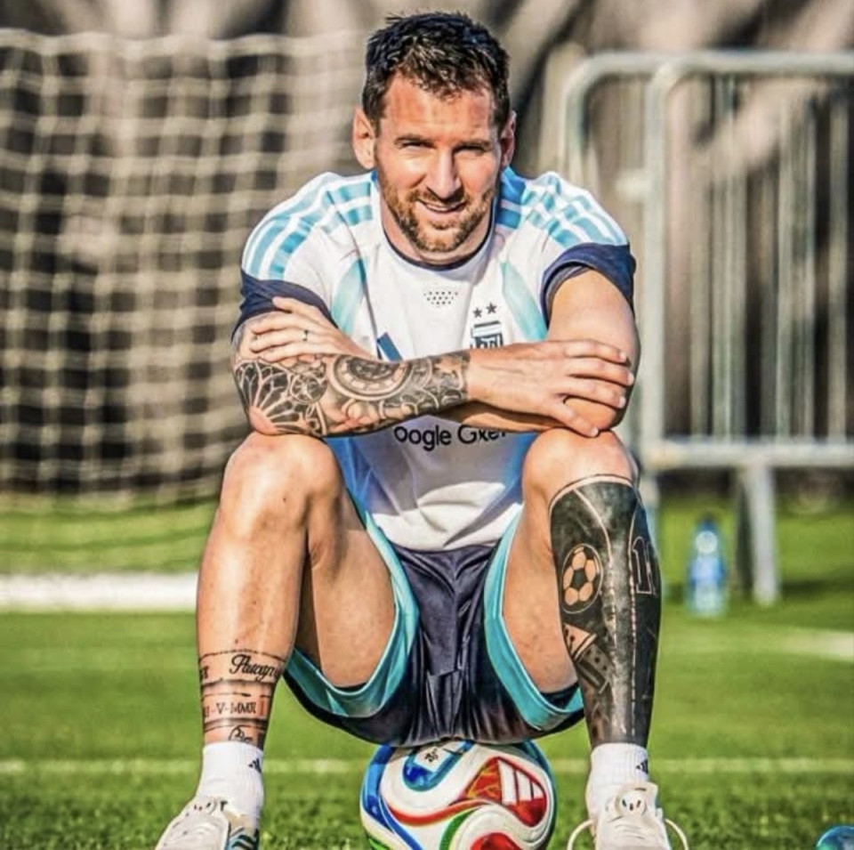 Messi: „Ha Argentína mi ! nem nyerjük meg, nem bánnám, ha Portugália nyeri a vb-t, nekik van Ronaldójuk, aki ugyanannyira megérdemli, mint én, szívesen látnám, ahogy ő is megemeli a trófeát”.