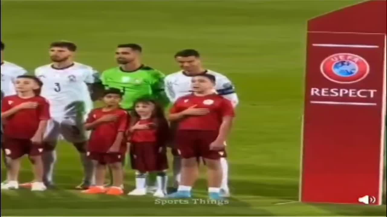 🚨❗Cristiano Ronaldóért rajonganak a gyerekek. Még Örményországban is😍😍