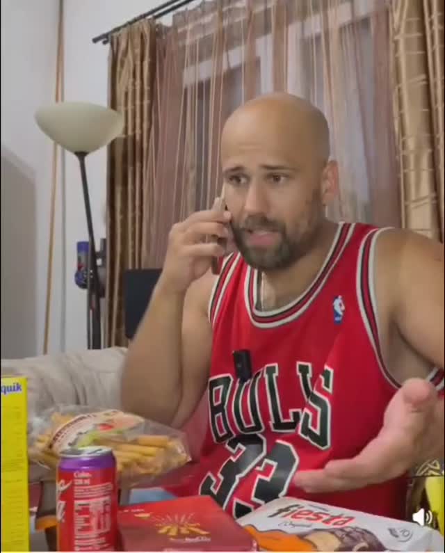 Amikor békésen néznéd a VB-t, de megcsörren a telefon…😂