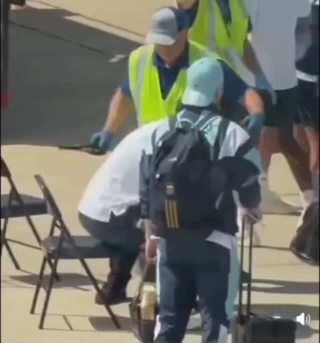 Lionel Messi reakciója miután átkutatták a repülőtéren.